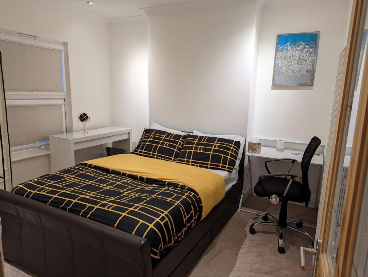 Fully-equipped Flat In The Of London. Londen
