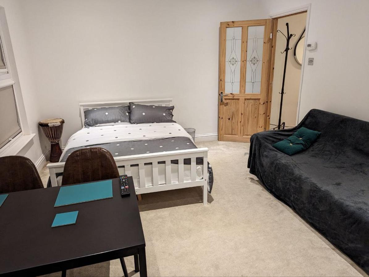 Fully-equipped Flat In The Of London. Londen